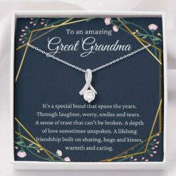 to-an-amazing-great-grandma-necklace-gift-for-grandma-to-be-pregnancy-reveal-gift-XU-1628244378.jpg