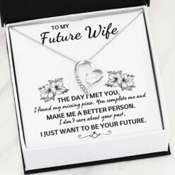 to-my-future-wife-your-future-necklace-oC-1626691234.jpg