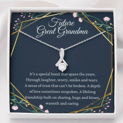 future-great-grandma-necklace-gift-for-great-grandmother-to-be-pregnancy-reveal-xt-1630403768.jpg